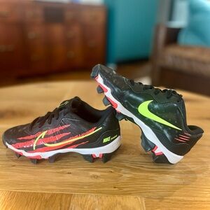 Size 1.5 Nike Kids ⚾️ Cleats - Black with Neon Accents